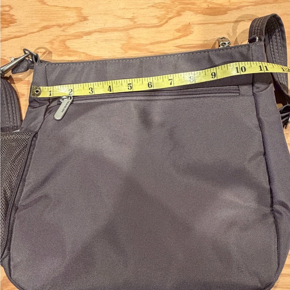 NWOT , anti theft Travelon crossbody , multiple zipper compartments - Picture 11 of 16